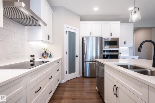 179 Redwing Wynd, St. Albert, AB - Indoor Photo Showing Kitchen With Double Sink With Upgraded Kitchen