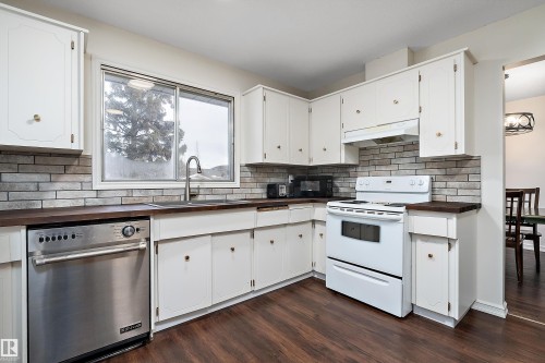 5546 Centennial Drive, Wetaskiwin, AB - Indoor Photo Showing Kitchen