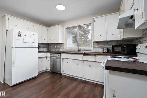 5546 Centennial Drive, Wetaskiwin, AB - Indoor Photo Showing Kitchen