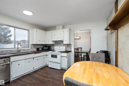 5546 Centennial Drive, Wetaskiwin, AB - Indoor Photo Showing Kitchen