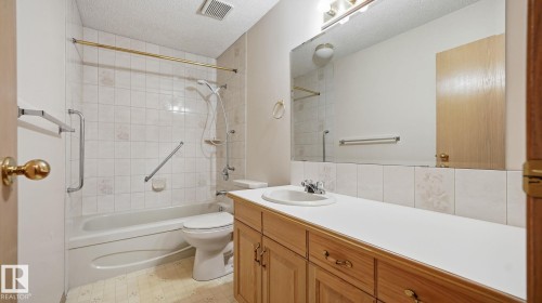Edmonton, AB - Indoor Photo Showing Bathroom