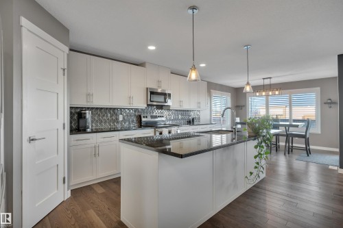 16408 12 Avenue, Edmonton, AB - Indoor Photo Showing Kitchen With Upgraded Kitchen