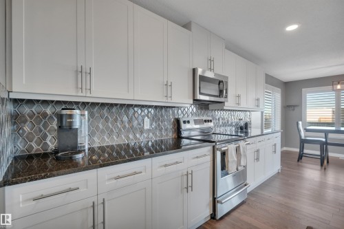 16408 12 Avenue, Edmonton, AB - Indoor Photo Showing Kitchen With Upgraded Kitchen
