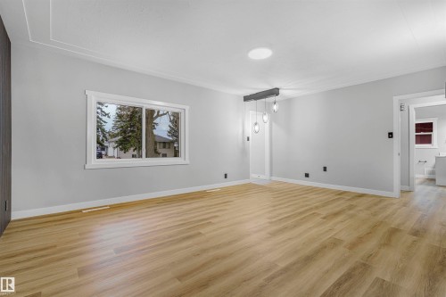 Edmonton, AB - Indoor