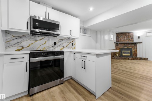 Edmonton, AB - Indoor Photo Showing Kitchen