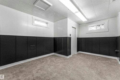 Edmonton, AB - Indoor Photo Showing Other Room