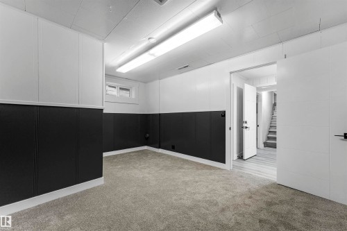 Edmonton, AB - Indoor Photo Showing Other Room