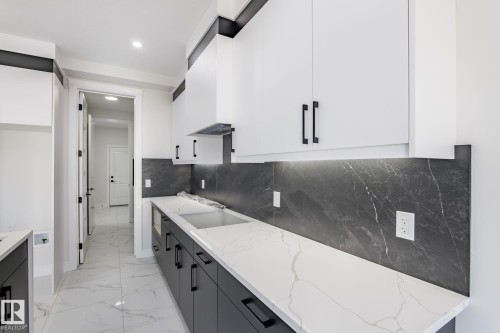 1915 49 Street, Edmonton, AB - Indoor Photo Showing Kitchen