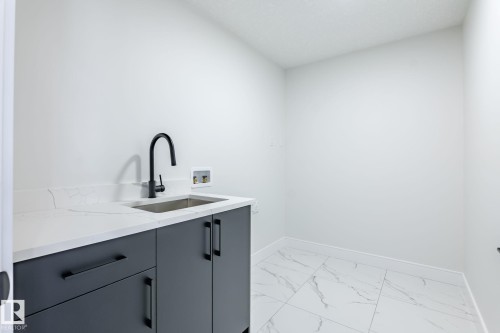 1915 49 Street, Edmonton, AB - Indoor