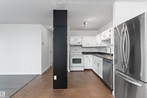 408 10145 109 Street, Edmonton, AB - Indoor Photo Showing Kitchen