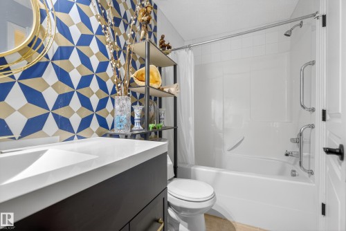 106 8931 156 Street, Edmonton, AB - Indoor Photo Showing Bathroom