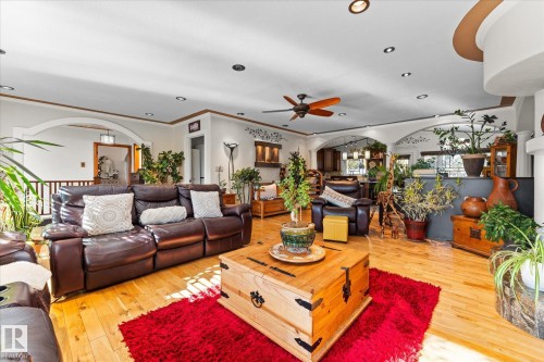 11124 110A Avenue, Edmonton, AB - Indoor Photo Showing Living Room
