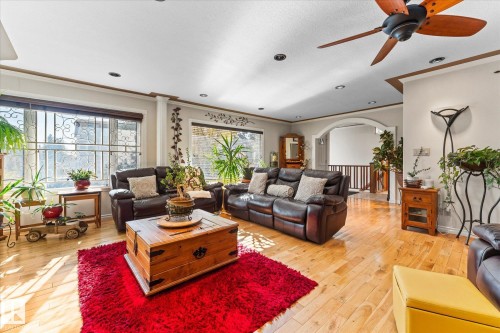 11124 110A Avenue, Edmonton, AB - Indoor Photo Showing Living Room