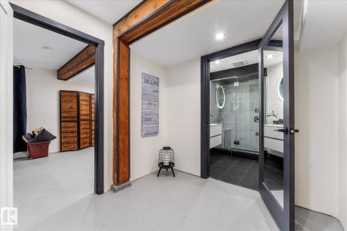 11124 110A Avenue, Edmonton, AB - Indoor