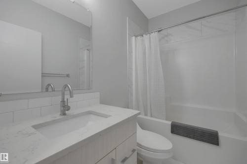 9246 90 Street, Edmonton, AB - Indoor Photo Showing Bathroom