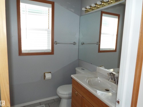 29 Meadowview Drive, Leduc, AB - Indoor Photo Showing Bathroom