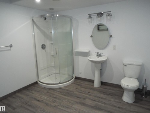 29 Meadowview Drive, Leduc, AB - Indoor Photo Showing Bathroom