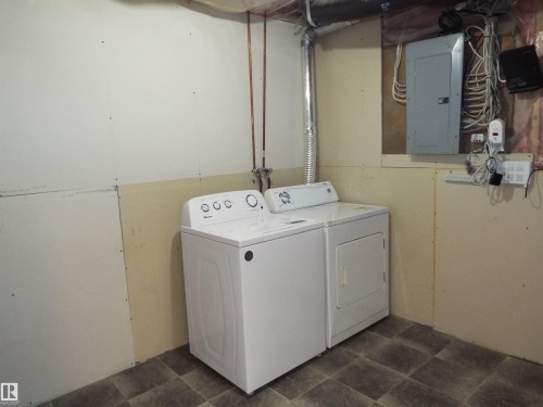 29 Meadowview Drive, Leduc, AB - Indoor Photo Showing Laundry Room