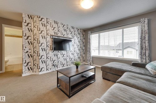 1930 Chapman Road, Edmonton, AB - Indoor Photo Showing Living Room