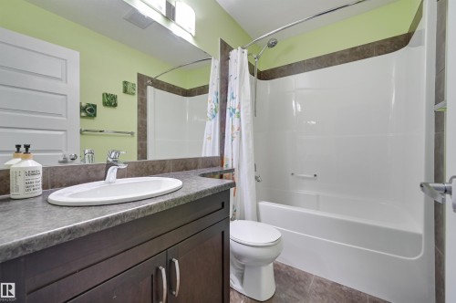 1930 Chapman Road, Edmonton, AB - Indoor Photo Showing Bathroom