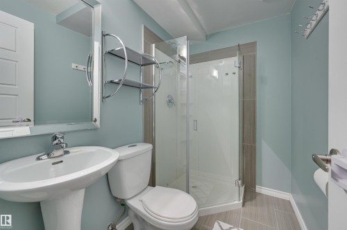 1930 Chapman Road, Edmonton, AB - Indoor Photo Showing Bathroom