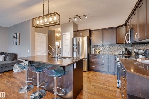 1930 Chapman Road, Edmonton, AB - Indoor Photo Showing Kitchen With Upgraded Kitchen