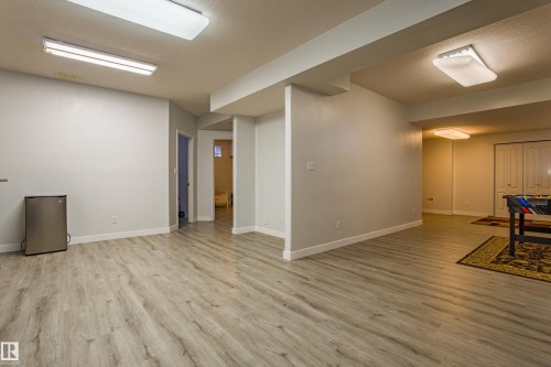 247 Lindsay Crescent, Edmonton, AB - Indoor