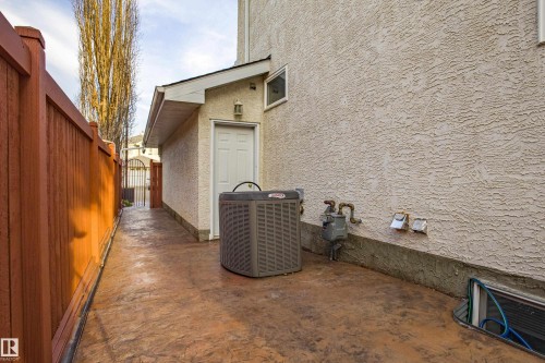 247 Lindsay Crescent, Edmonton, AB -  With Exterior