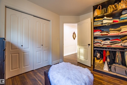 247 Lindsay Crescent, Edmonton, AB - Indoor Photo Showing Bedroom