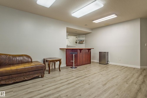 247 Lindsay Crescent, Edmonton, AB - Indoor