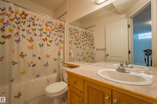 247 Lindsay Crescent, Edmonton, AB - Indoor Photo Showing Bathroom