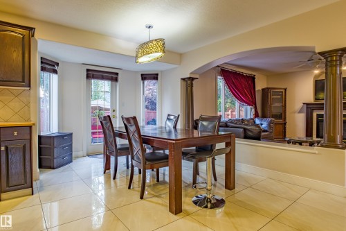 247 Lindsay Crescent, Edmonton, AB - Indoor Photo Showing Dining Room