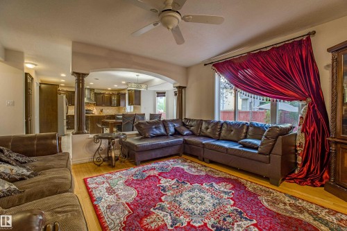 247 Lindsay Crescent, Edmonton, AB - Indoor Photo Showing Living Room