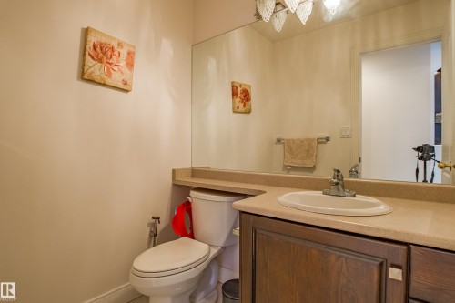 247 Lindsay Crescent, Edmonton, AB - Indoor Photo Showing Bathroom
