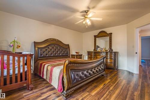 247 Lindsay Crescent, Edmonton, AB - Indoor Photo Showing Bedroom