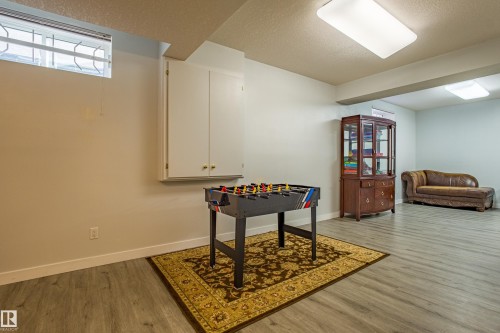 247 Lindsay Crescent, Edmonton, AB - Indoor