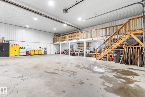 102 3510 Ste. Anne Trail, Rural Lac Ste. Anne County, AB - Indoor Photo Showing Garage