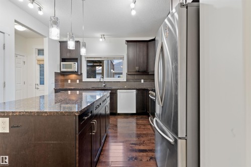 3120 Paisley Road, Edmonton, AB - Indoor Photo Showing Kitchen With Upgraded Kitchen