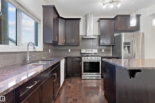 3120 Paisley Road, Edmonton, AB - Indoor Photo Showing Kitchen With Double Sink With Upgraded Kitchen