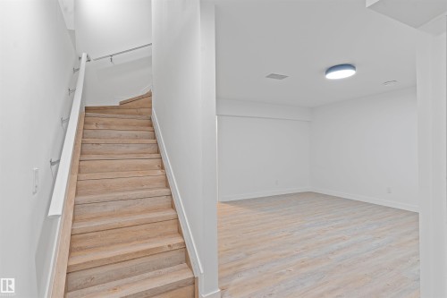 3120 Paisley Road, Edmonton, AB - Indoor Photo Showing Other Room