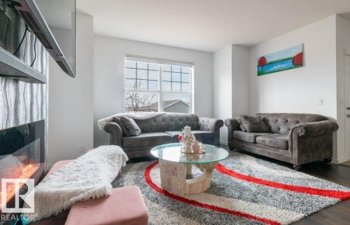 2031 52 Street Sw, Edmonton, AB - Indoor Photo Showing Living Room