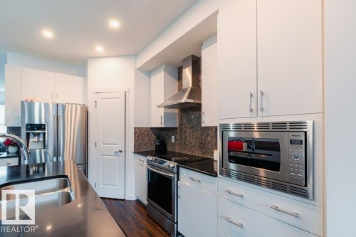 2031 52 Street Sw, Edmonton, AB - Indoor Photo Showing Kitchen With Upgraded Kitchen