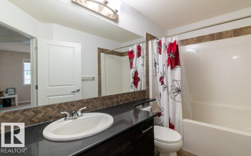 2031 52 Street Sw, Edmonton, AB - Indoor Photo Showing Bathroom