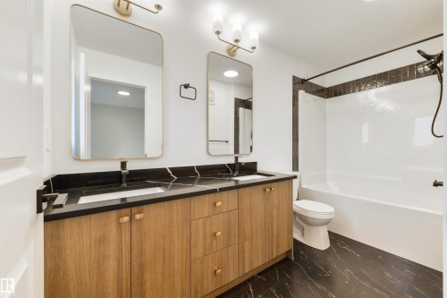 6 Cobblestone Gate, Spruce Grove, AB - Indoor Photo Showing Bathroom