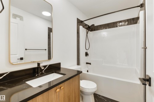 6 Cobblestone Gate, Spruce Grove, AB - Indoor Photo Showing Bathroom
