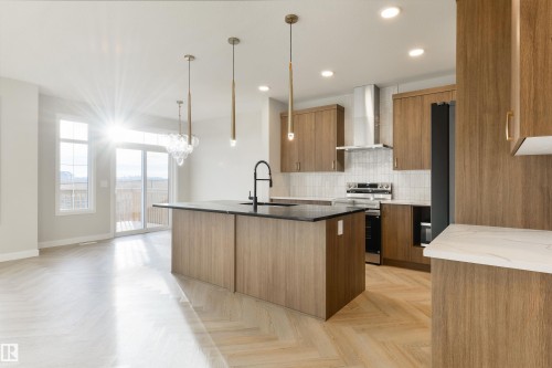 6 Cobblestone Gate, Spruce Grove, AB - Indoor Photo Showing Kitchen With Upgraded Kitchen