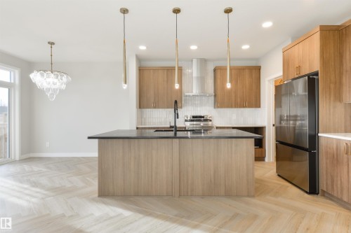 6 Cobblestone Gate, Spruce Grove, AB - Indoor Photo Showing Kitchen With Upgraded Kitchen