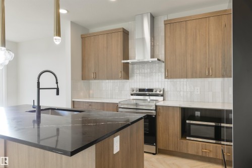 6 Cobblestone Gate, Spruce Grove, AB - Indoor Photo Showing Kitchen