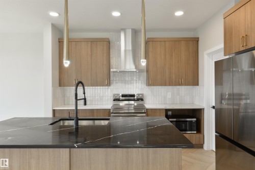 6 Cobblestone Gate, Spruce Grove, AB - Indoor Photo Showing Kitchen With Double Sink With Upgraded Kitchen