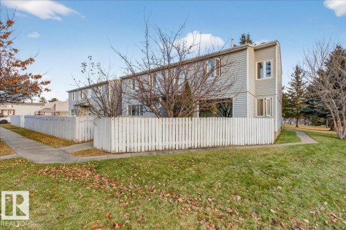 33 AMBERLY Court  Edmonton, AB T5A 2H9